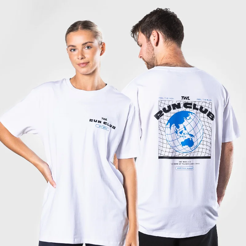 TWL - OVERSIZED T-SHIRT - RUN CLUB - WHITE/COBALT Satin Fabric Silk Fabric Chiffon Fabric TWL - OVERSIZED T-SHIRT - RUN CLUB - WHITE/COBALT Satin Fabric Silk Fabric Chiffon Fabric